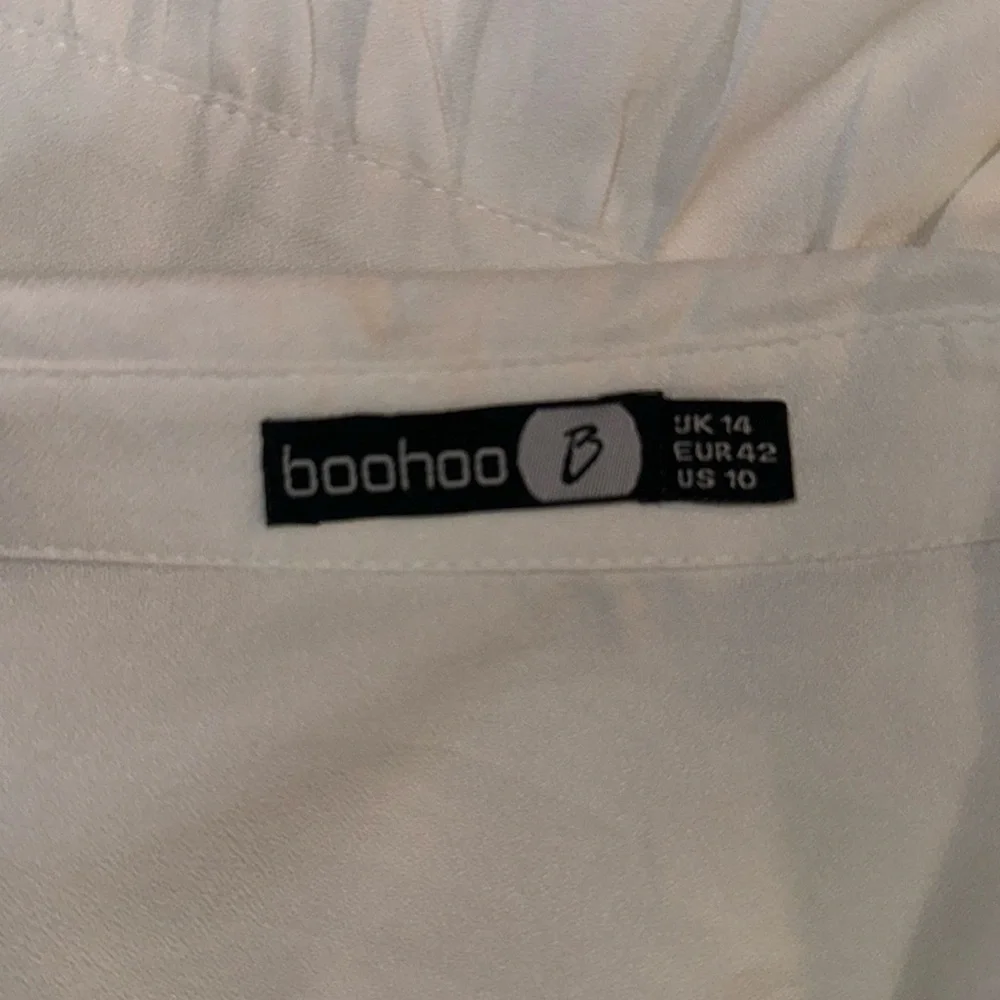 White Boohoo Button Down Dress with Floral Design- Size 10 - Picture 11 of 12